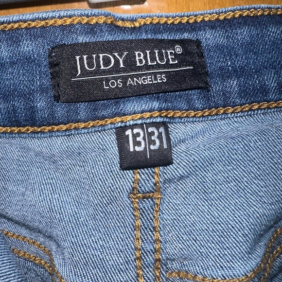 Distressed High-Waist Jeans 🩵 - Picture 6 of 7